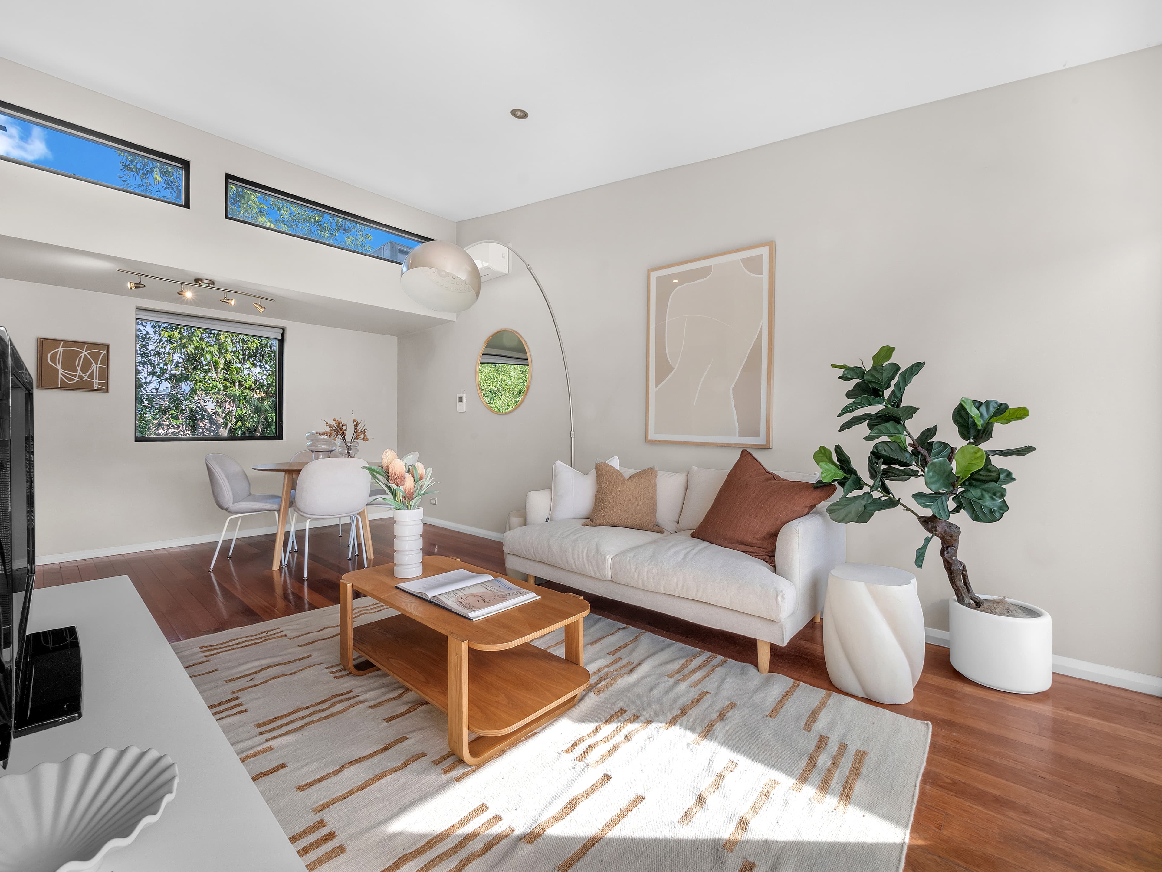 8/3 Hay Street - Image 1