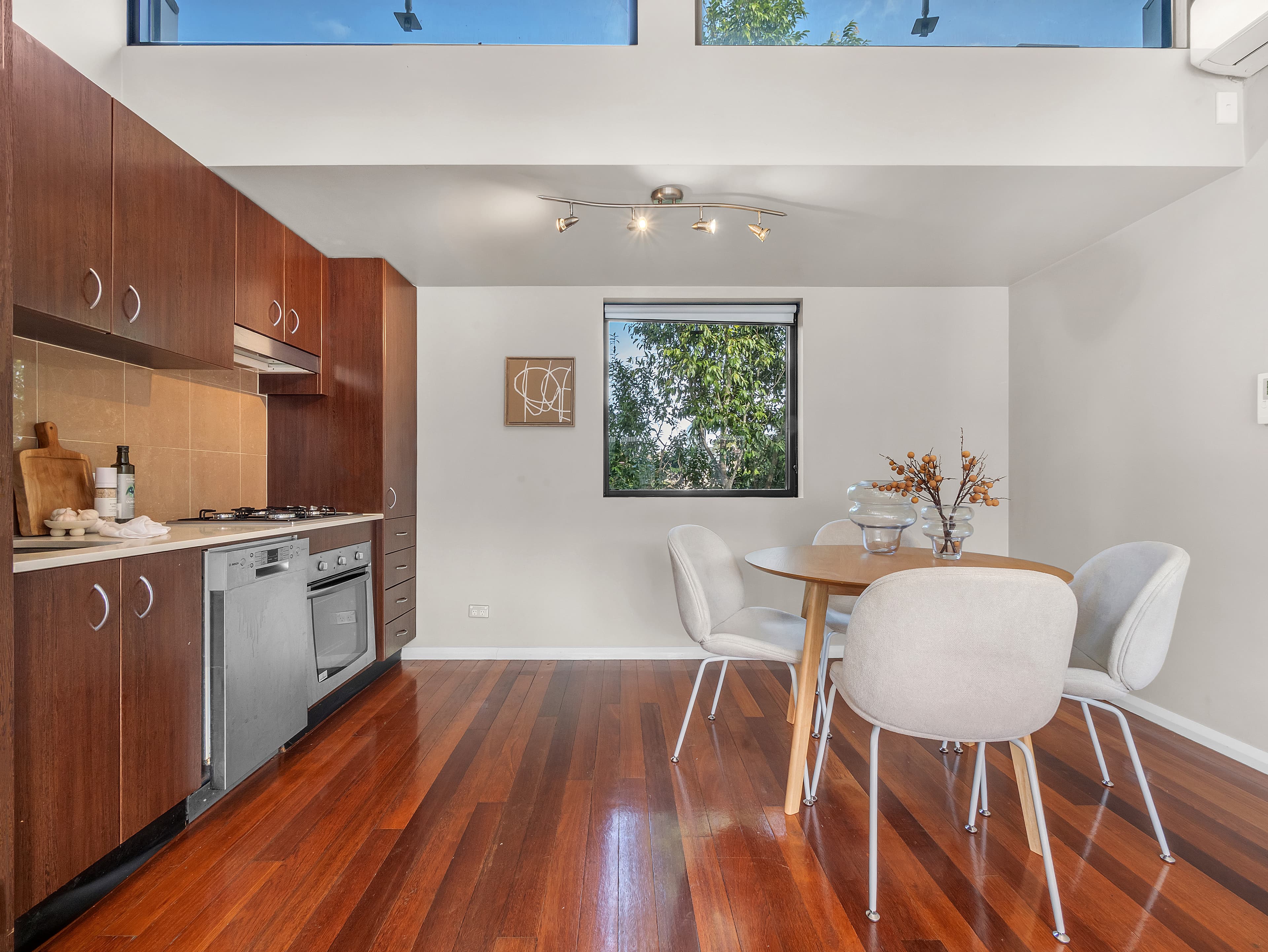 8/3 Hay Street - Image 2