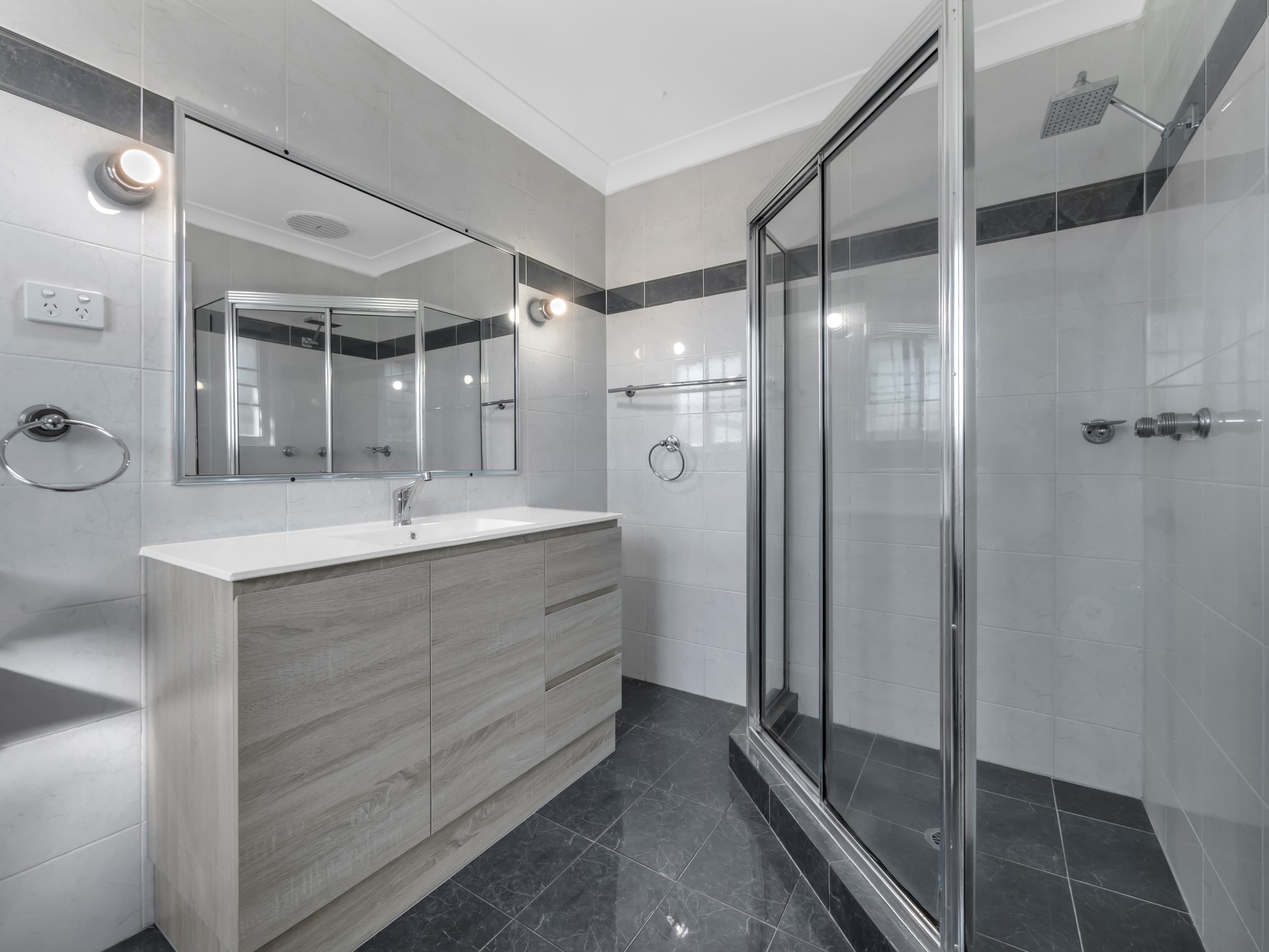 32 Hardie St - Image 7