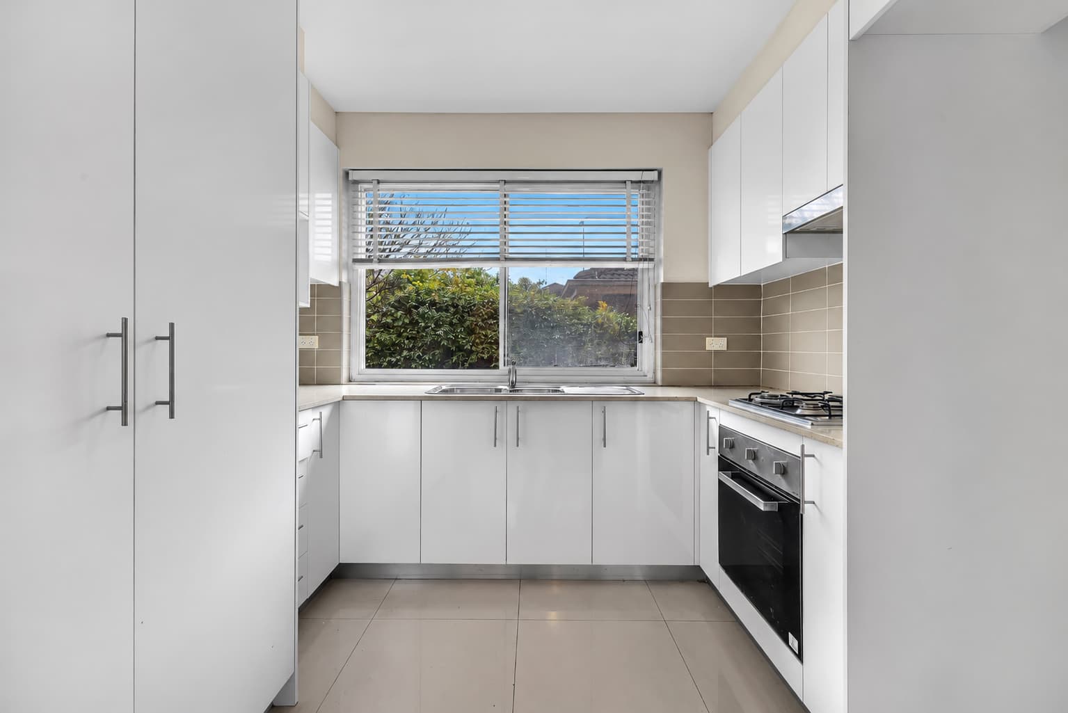 1/3 Brittain Crescent - Image 2